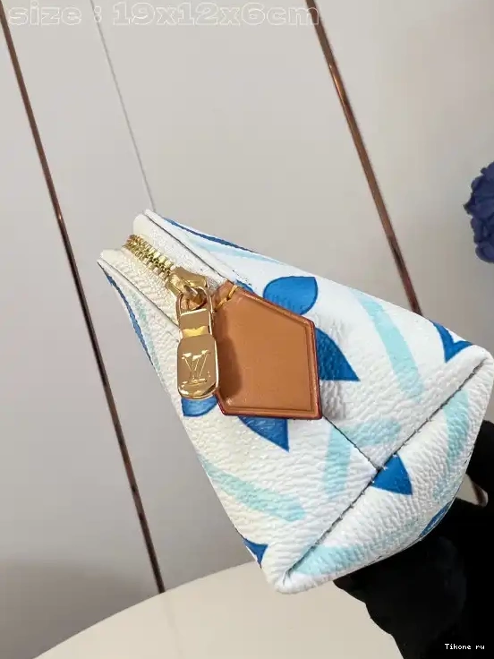 Affordable Vuitton Louis PM Cosmétique Pochette 0617